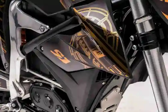 电池仓位